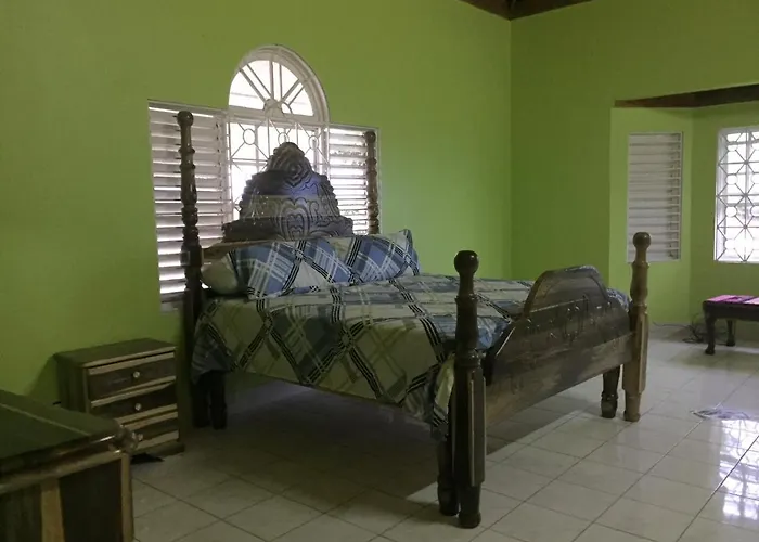 Pensión Mango Walk *
